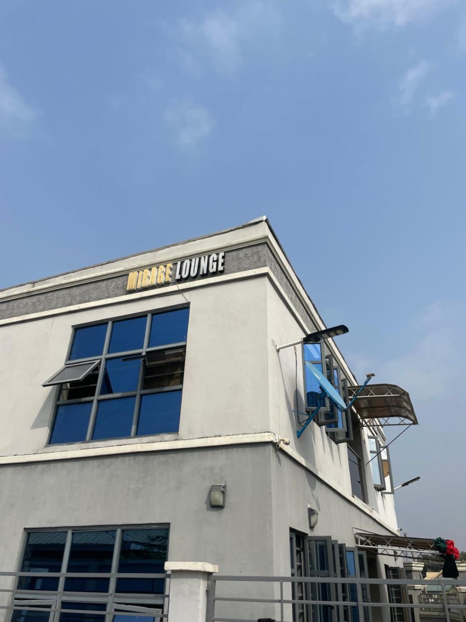Mirage Lounge Aja Exterior foto